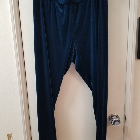 Shien Curve velvet 2-piece lounge pant and crop tank top - Picture 4 of 9